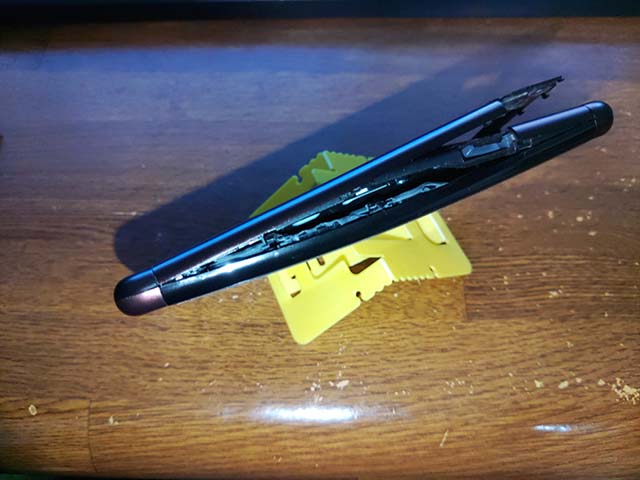 スマホ バッテリー メタボ 真横