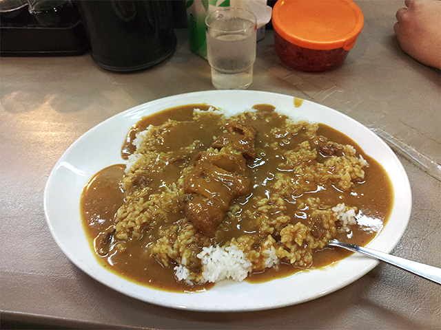 カレーや マドラス 中