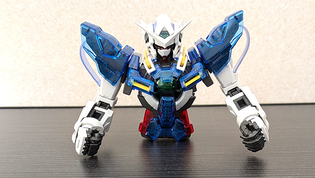 ガンプラ MG ガンダムエクシア ソリッドクリア 上半身 正面 自立