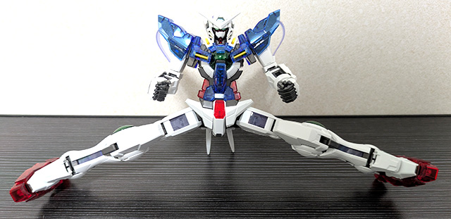 ガンプラ MG ガンダムエクシア ソリッドクリア 股割り