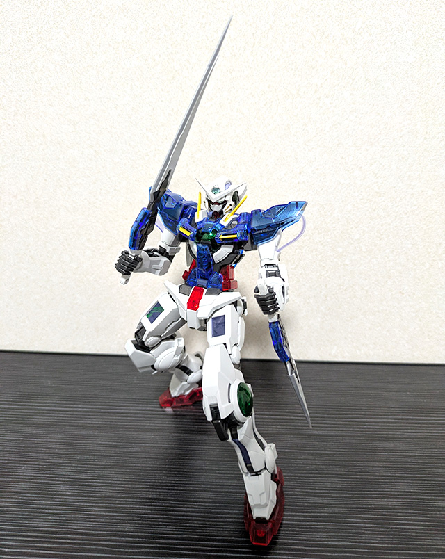 ガンプラ MG ガンダムエクシア ソリッドクリア 正面 GNロングブレイド GNショートブレイド