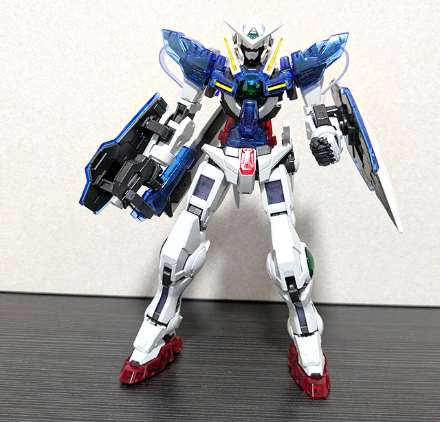 ガンプラ MG ガンダムエクシア ソリッドクリア 正面 GNソード GNシールド