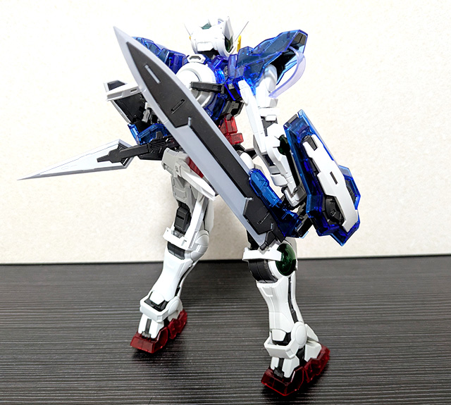 ガンプラ MG ガンダムエクシア ソリッドクリア 後ろ GNソード GNシールド