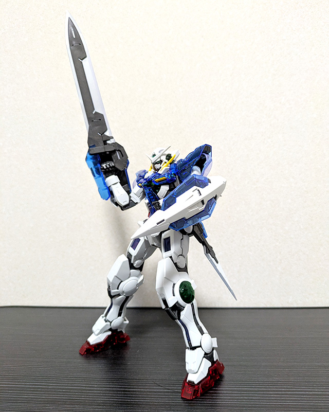 ガンプラ MG ガンダムエクシア ソリッドクリア 斜め左前 GNソード 展開