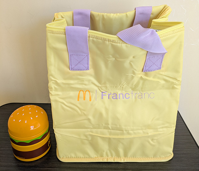 マクドナルドの福袋2026 ビッグな保温・保冷バッグ 外側