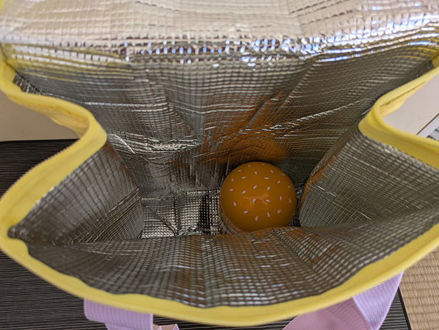 マクドナルドの福袋2026 ビッグな保温・保冷バッグ 内側