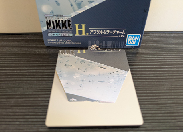一番くじ NIKKE CHAPTER6 H賞 アクリルミラーチャーム 保護シート外し
