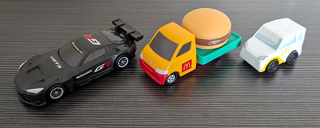 マクドナルド ハッピーセット トミカ 比較